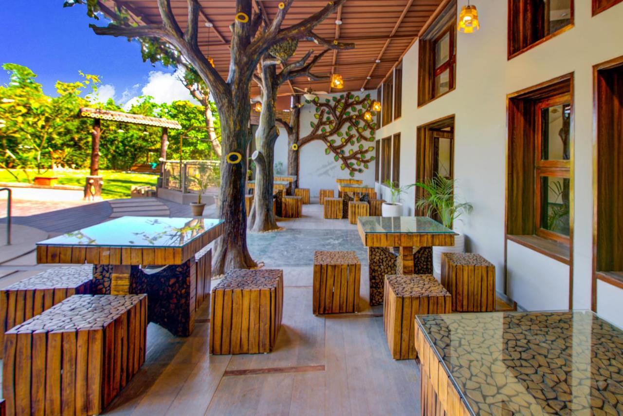 Hotel Club Mahindra Netrang Exteriér fotografie