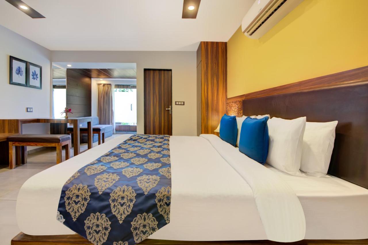 Hotel Club Mahindra Netrang Exteriér fotografie