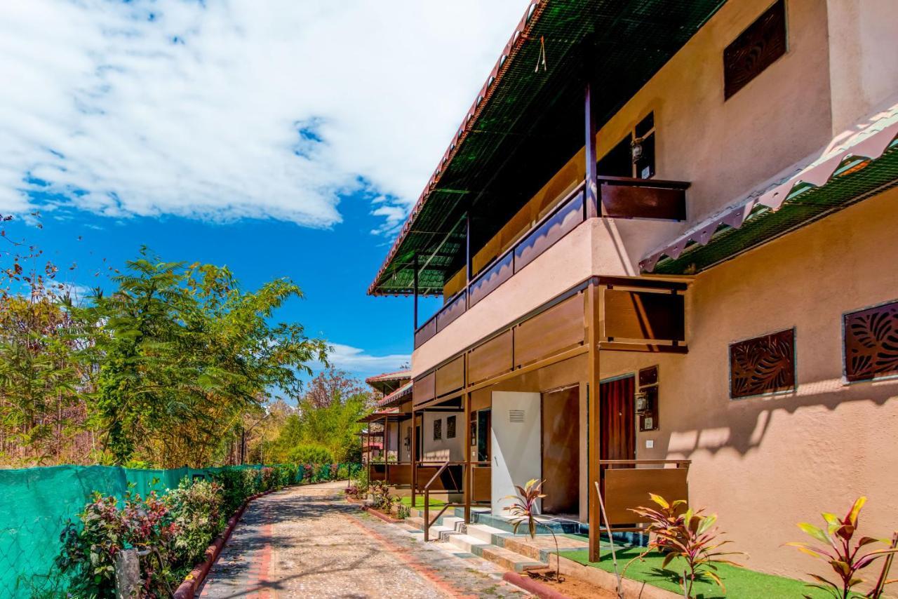 Hotel Club Mahindra Netrang Exteriér fotografie