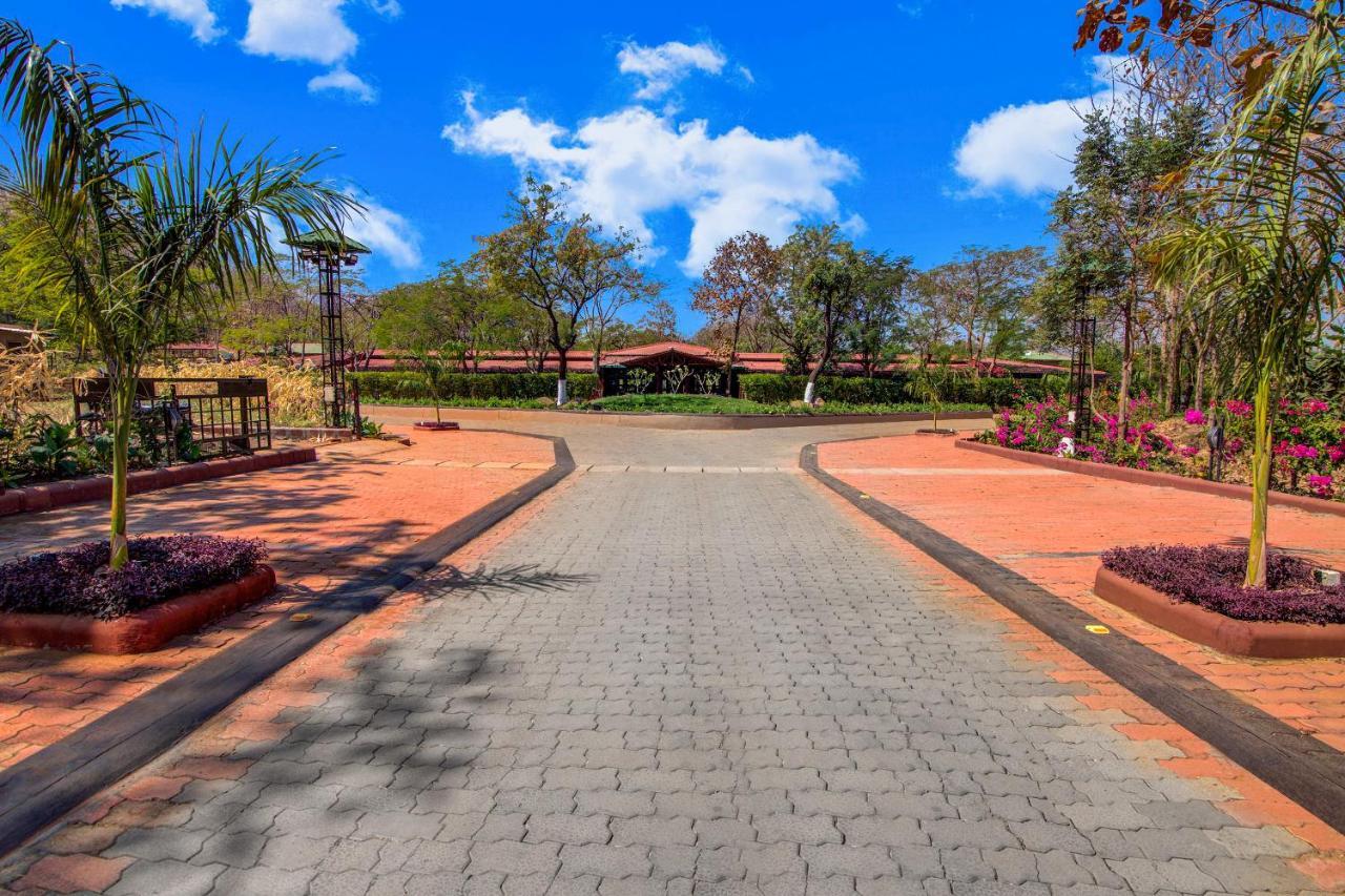 Hotel Club Mahindra Netrang Exteriér fotografie