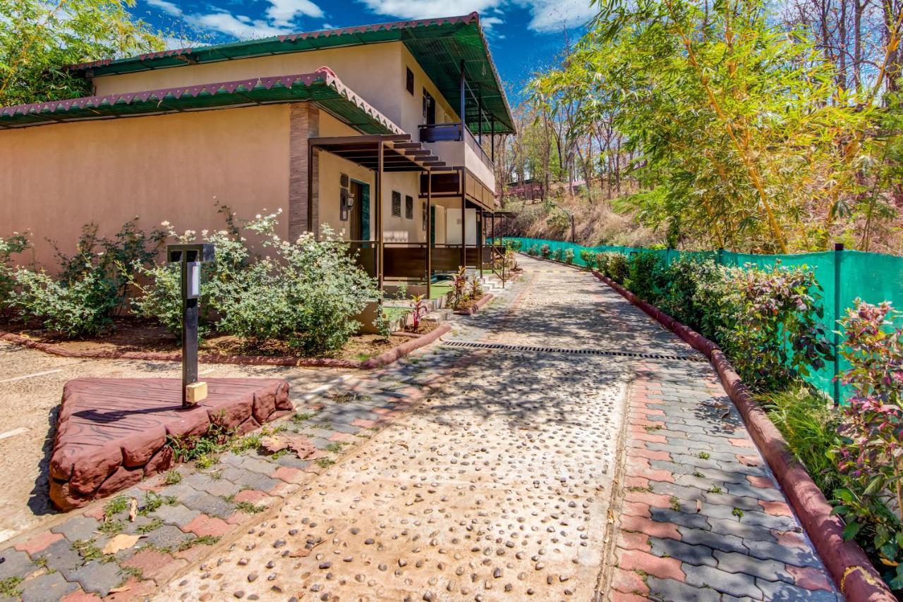 Hotel Club Mahindra Netrang Exteriér fotografie