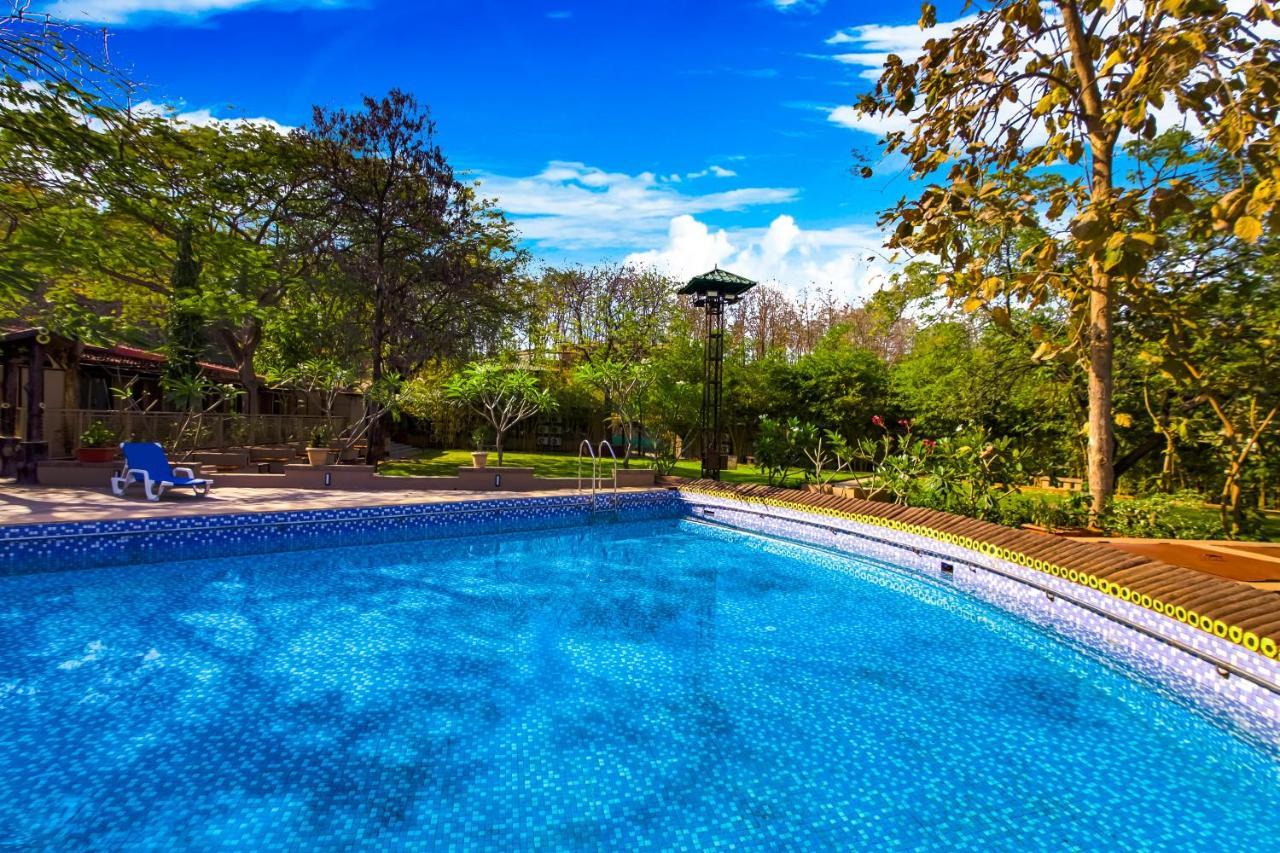 Hotel Club Mahindra Netrang Exteriér fotografie