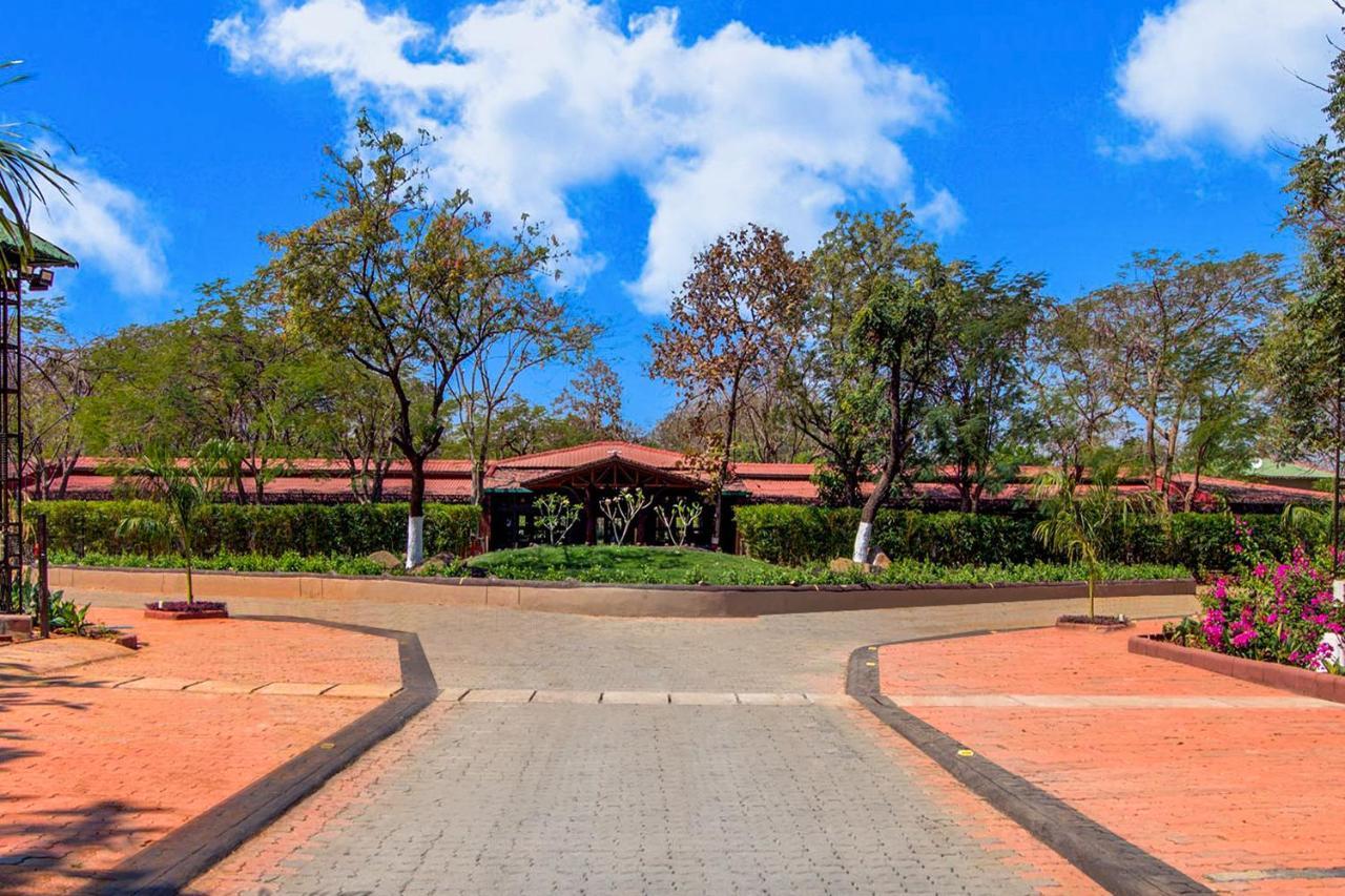 Hotel Club Mahindra Netrang Exteriér fotografie