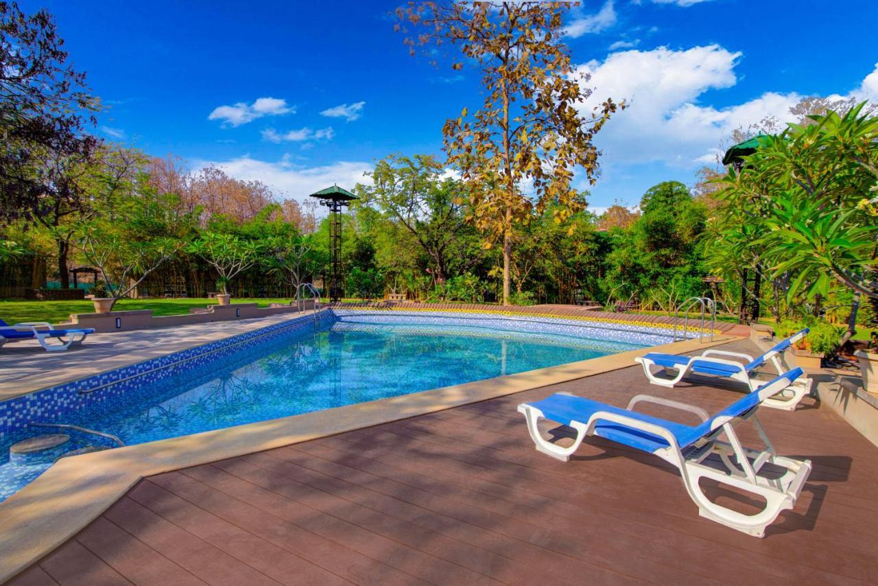 Hotel Club Mahindra Netrang Exteriér fotografie