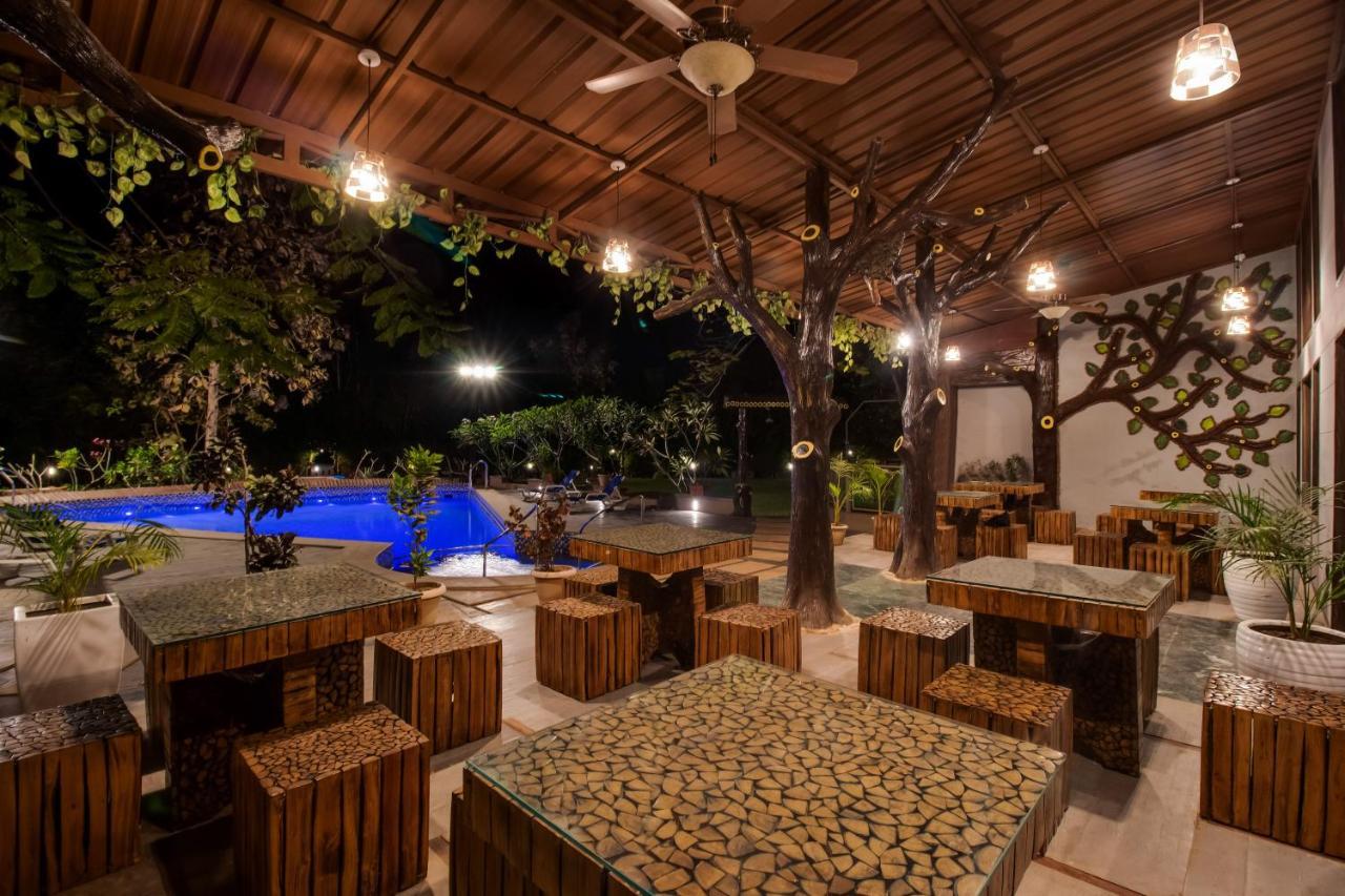 Hotel Club Mahindra Netrang Exteriér fotografie