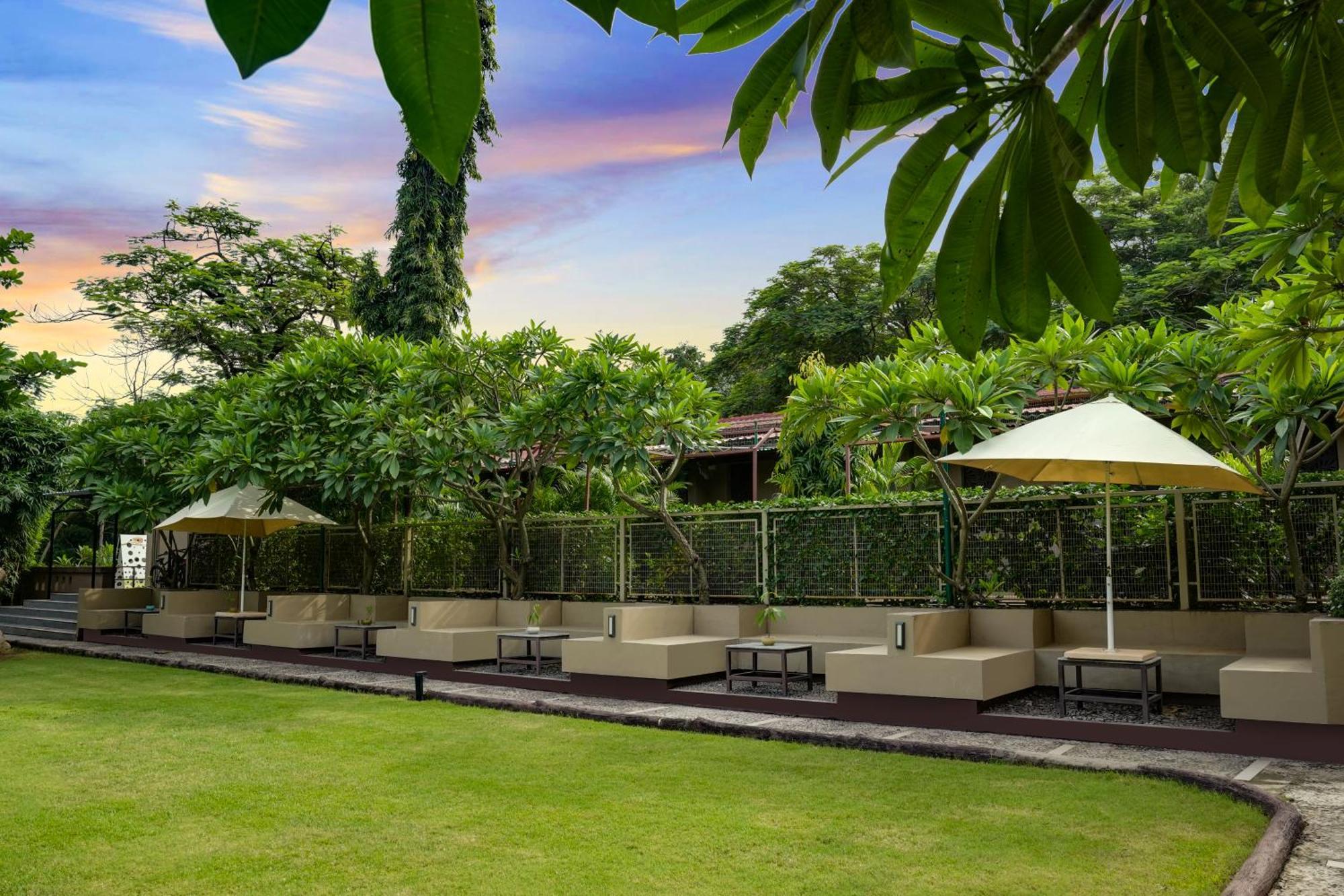 Hotel Club Mahindra Netrang Exteriér fotografie