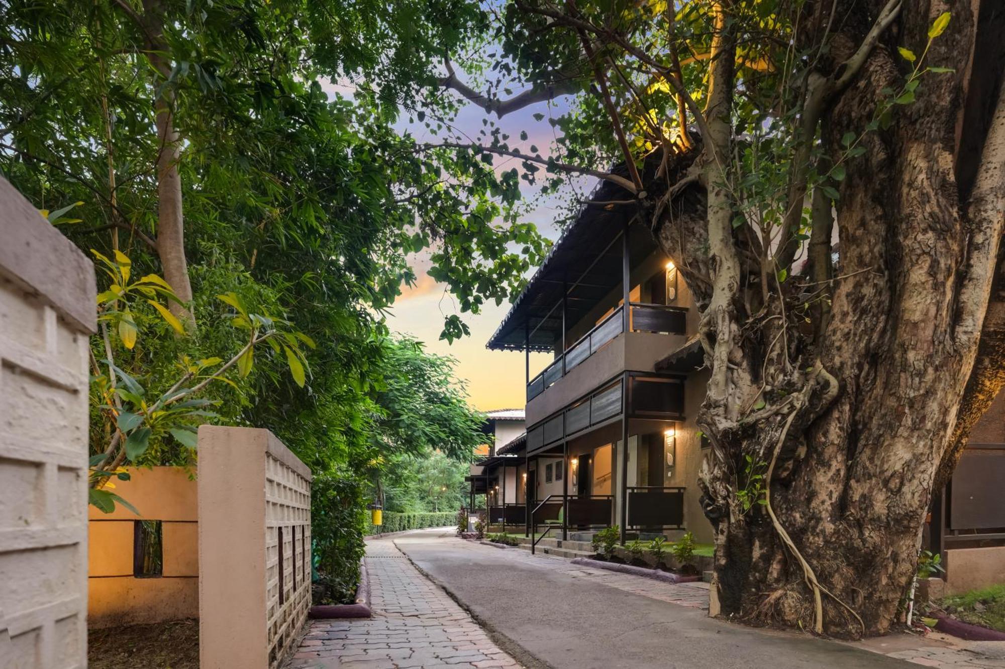Hotel Club Mahindra Netrang Exteriér fotografie