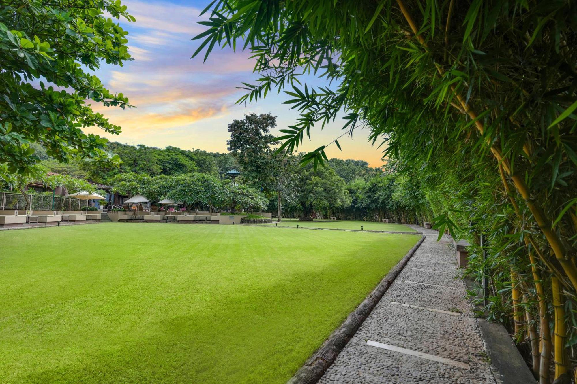 Hotel Club Mahindra Netrang Exteriér fotografie